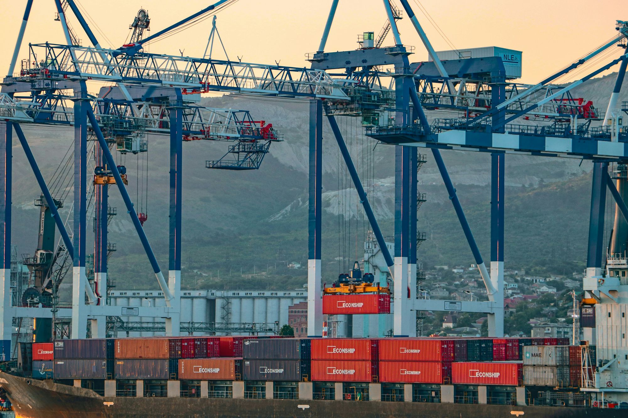 DSS service package for maritime professionals